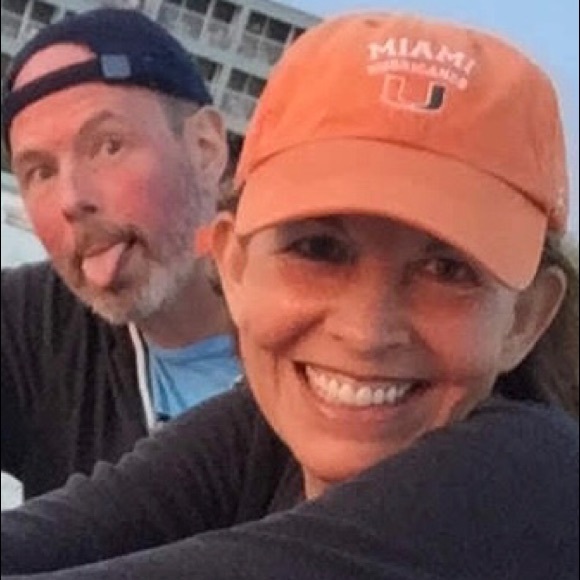 Meet your Poshers, Catherine & Austin - Picture 1 of 2